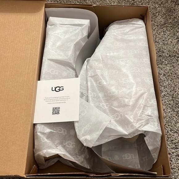 BRAND NEW UGG Tazz platform slippers in color sand - Picture 6 of 9